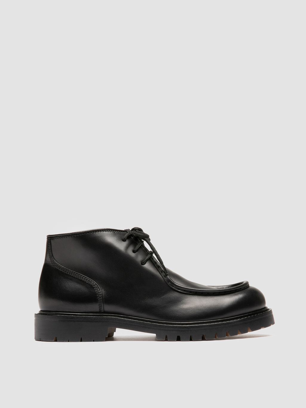 BOSS 018 - Derby in Pelle Nera