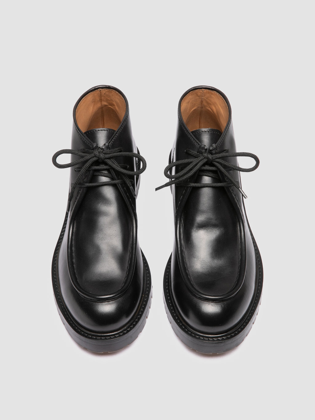 BOSS 018 - Derby in Pelle Nera