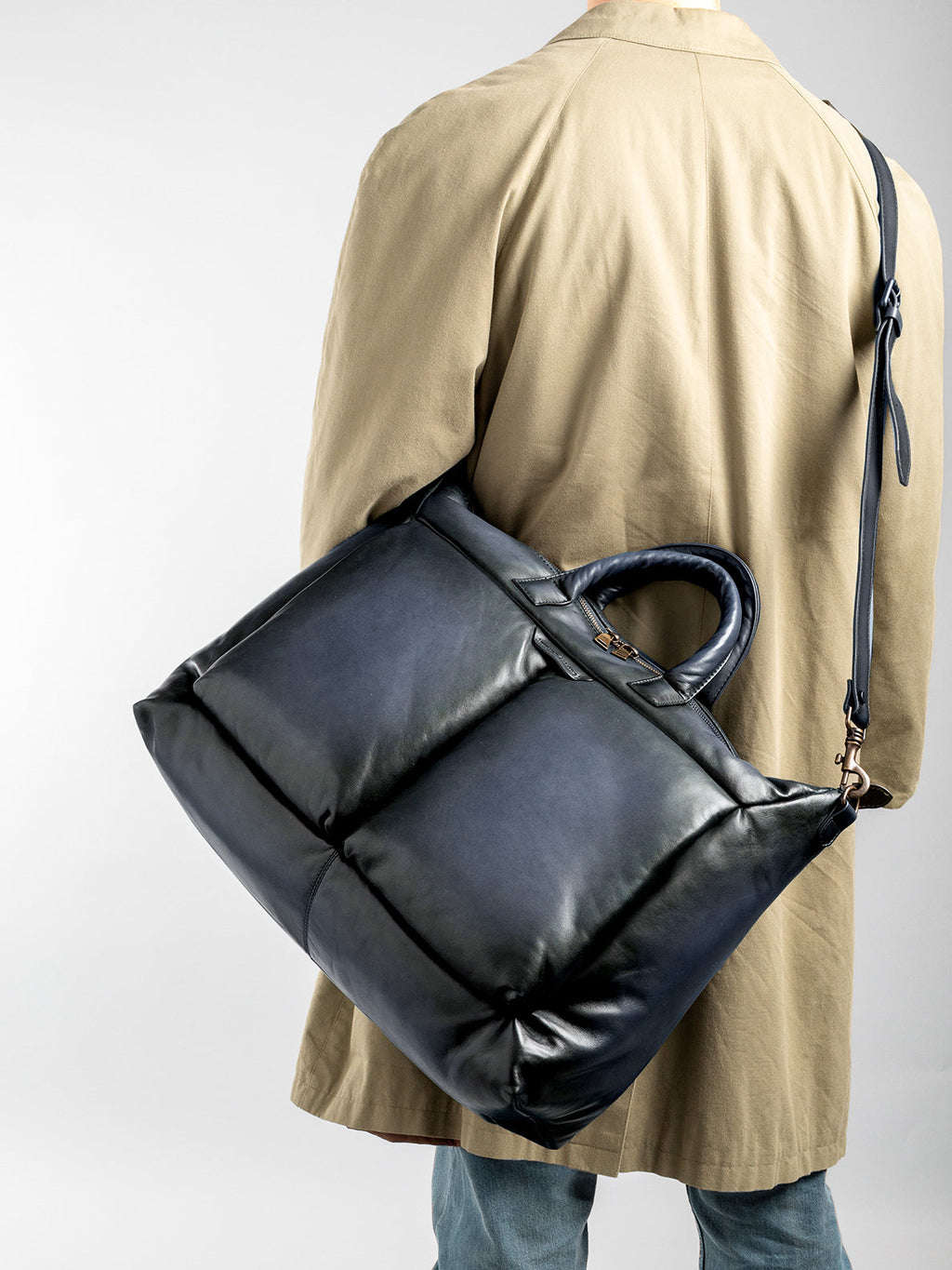 HELMET 31 - Blue Leather Weekender