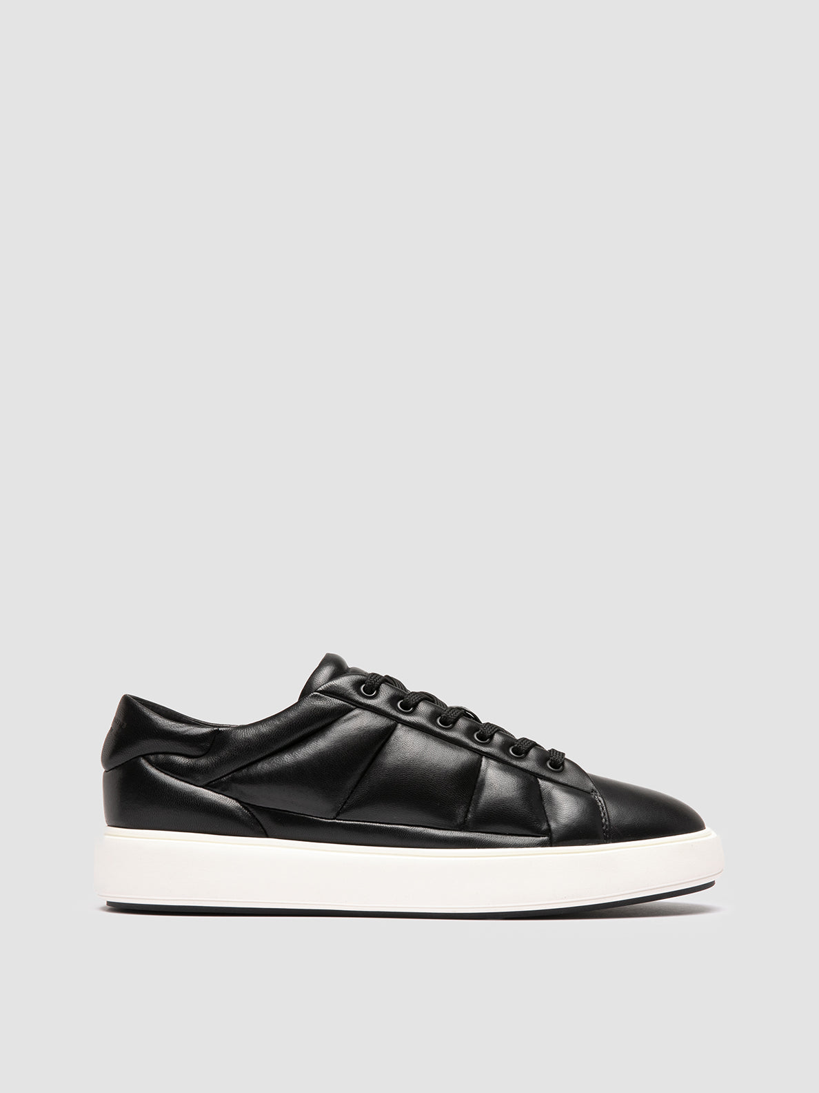 Officine Creative LEISURE 001 Sneaker Basse in Pelle Nera