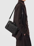 ARMOR 023 - Astuccio in Pelle Nera - thumb image 2,side view