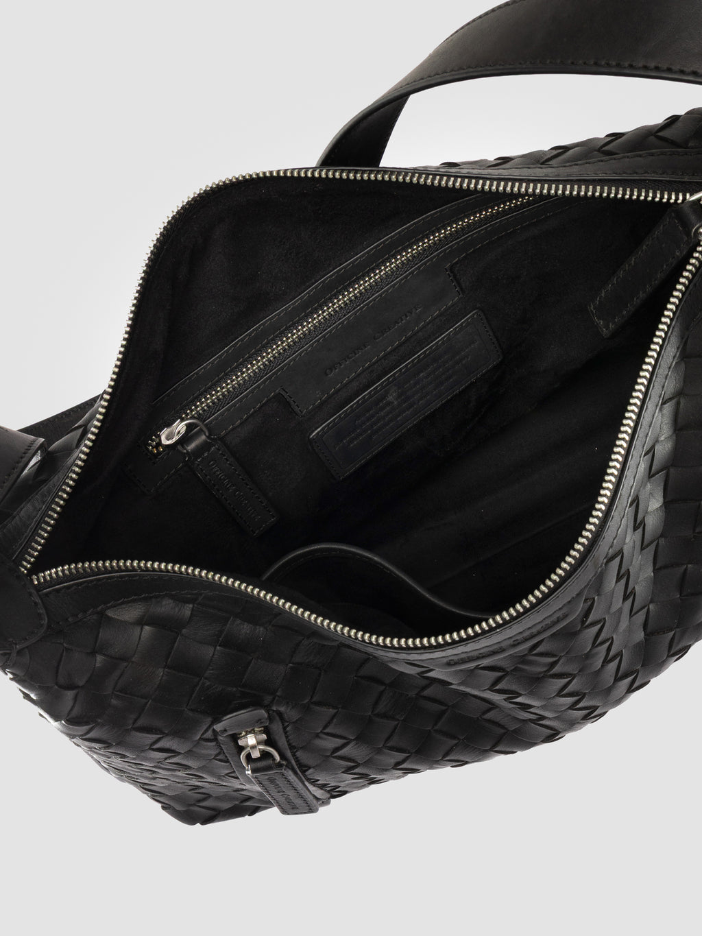 ARMOR 024 - Borse a Tracolla in Pelle Nera - image 6,side view