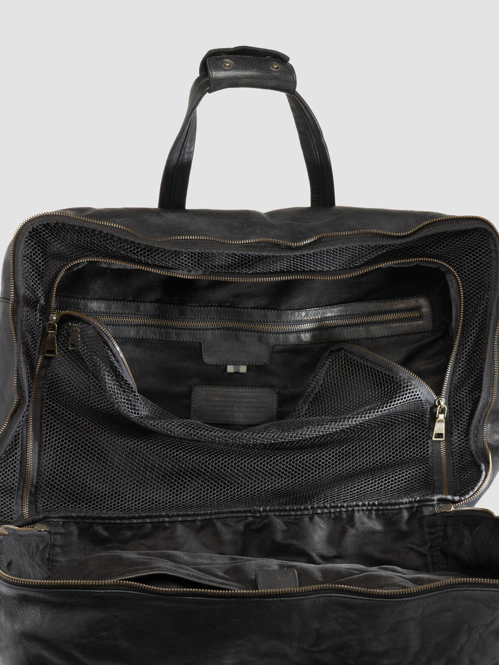 HELMET 056 - Borsa Weekender in Pelle Nera - image 7,side view