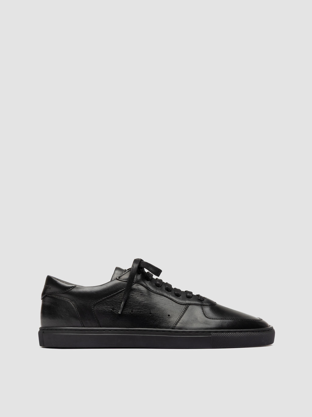 SISSO 001 - Sneakers Basse in Pelle Nera - image 1,side view